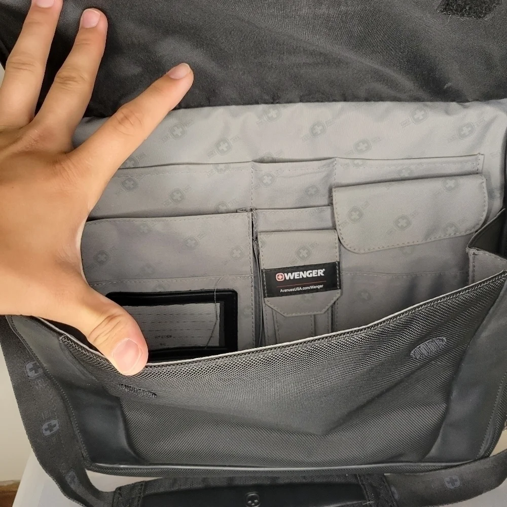 𝅺SWISSGEAR Laptop Bag - Great Condition